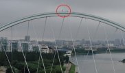 Астанада көпір аркасына шығып алған ер адам мас болған - Астана қалалық ІІД