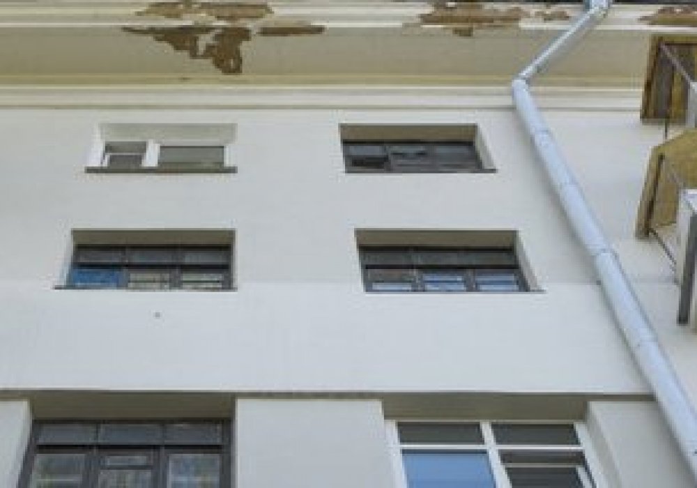 Ресейде мас ер адам көпқабатты үйдің терезесінен үш жасар баланы лақтырып жіберді
