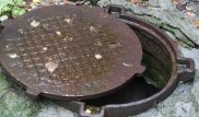 Астанада ер адам қоқыс төккені үшін айыппұл төлейді