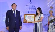 Атырауда Конституцияны жатқа айтқан оқушыға білім гранты берілді