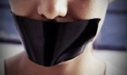 Адвокат Есіктегі қыз зорлау ісінде тергеушінің түсініксіз делінген әрекетін түсіндірді