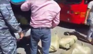 Қызылордада полицей көлігінен қарбыз түсіріп жатқан ер адам видеоға түсірілді