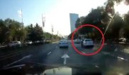 Алматыда Lada жүргізушісінің көлікпен жасаған қауіпті әрекеті видеоға түсірілді