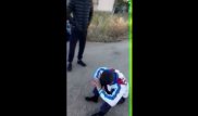 Жезқазғанда 10 жастағы қызды зорламақ болған ер адамды көшедегілер ұстап алып, видеоға түсірді