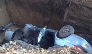 Қостанайда жүк көлігімен соғысқан жеңіл көлік траншеяға түсіп кетті