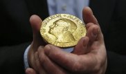 Физикадан биылғы Нобель сыйлығы материя топологиясын зерттеушілерге табысталады