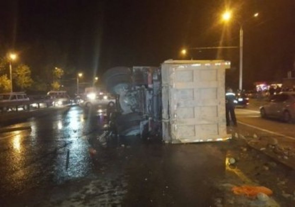 Алматыда Абай даңғылы мен Сайын көшесінің қиылысында болған ірі жол апатына ІІД түсінік берді