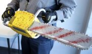 Минскте бензин ара мен балта ұстаған біреу адамдарға шабуыл жасады
