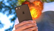 Видео түсіріп тұрған қолданушының қолында iPhone 7 смартфоны жарылып кетті