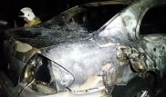Алматыда жөндеуде тұрған Mercedes көлігі толықтай өртеніп кетті
