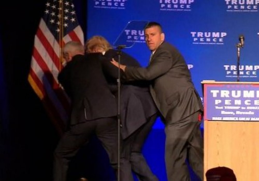 Трампты шеру кезінде сахнадан шұғыл түрде алып кетті