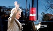 Клинтон Трампқа қоңырау соғып, жеңілгенін мойындады