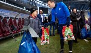 "Астана" ойыншылары балаларға қыстық киімдер сыйлады