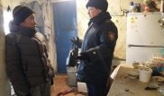 Көкшетауда полицейлер сырқат анасына қарайлап жүрген балақайға көмек берді