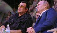 Путин Стивен Сигалға Ресей азаматының төлқұжатын сыйға тартты