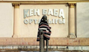 Шымкент тұрғындары қыз мүсініне киім жапты