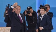 Назарбаевқа форум кезінде сый сыйлады