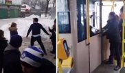 Жанжалдасқан автобус жүргізушісі мен кондукторды қар тазалатып қойды