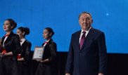 Назарбаев инвесторларды "итеріп тастайтындарды" жұмыстарынан босатамын деп қорқытты