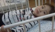 Ақтауда қан жылаған ата-ана екі жасар қызының өліміне дәрігерлерді кінәлап жатыр