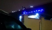 Таразда полицейлер клубтың шатырынан секіріп өлмек болған қызды құтқарды