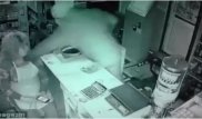 Павлодарда сатушыны аяусыз соққы астына алған сәт видеоға түсіп қалған