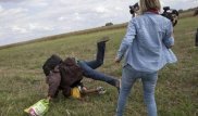 Атышулы оқиға: Қолында баласы бар босқынды шалып құлатқан венгр журналисі сотталды
