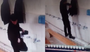 Алматы мешітінде ұялы телефон ұрлаған ер адам видеоға түсіп қалды