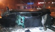 Алматыда BMW көлігін жүргізген қыз ірі жол апатына ұшырады
