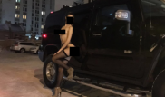 Астанада зәулім үйдің ауласында интим фотосет жасаған қыздың кім екені анықталды