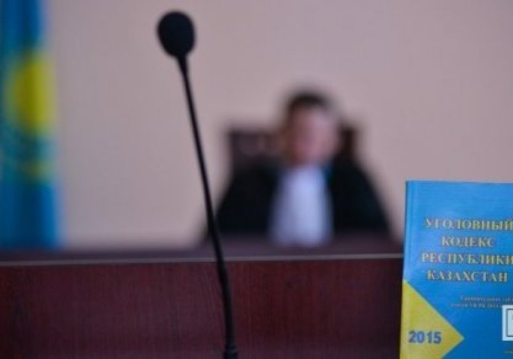 Жезқазғанда полицейдің бетіне зәр шашқан жүргізуші рақымшылықпен босап шықты