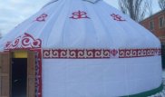 Кеден қызметкері мен шекарашы Қытайдан Қазақстанға киіз үй алып өтпек болғандардан ақша бопсалаған