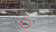 Атырау орталығында өзенде көлікпен жүрген жүргізуші тұрғындардың наразылығын тудырды
