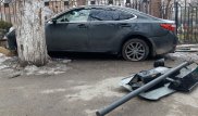 Алматыда Lexus автомобилі бағдаршамды қиратты