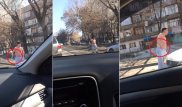 Алматыда әйелімен жанжалдасқан ер адам көшедегі көліктерге пышақпен шабуылдаған