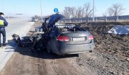 Алматы маңында екі адам жантүршігерлік жол апатынан аман қалды