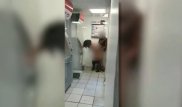 Жұрттың көзінше жыныстық қатынасқа түскендерге полиция да бөгет бола алмады