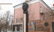 Семейде белгісіз біреулер Қайым Мұхамедхановтың ескерткішін бүлдірген