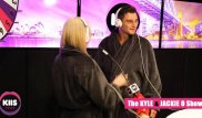 KIIS FM радиошоуында қыз бен жігіт тыр жалаңаш тұрып сұхбат берді