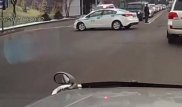 Алматыда полиция көлігінің жол апатына ұшыраған сәті видеоға түсіп қалды