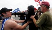 Желіде Трамптың жақтастары мен қарсыластарының төбелесі түсірілген видео пайда болды