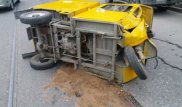 Алматыда жүк көлігі жол апатына ұшырап, моторикша жүргізушісі зардап шекті