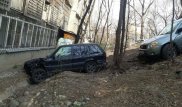 Алматыда мас жүргізуші аула ішінде жол апатына ұшырады