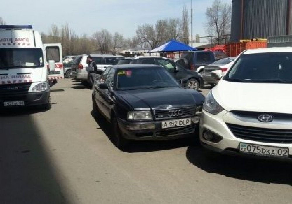 Алматыда егде жастағы ер адам рөлде есінен танып қалып, қайтыс болды