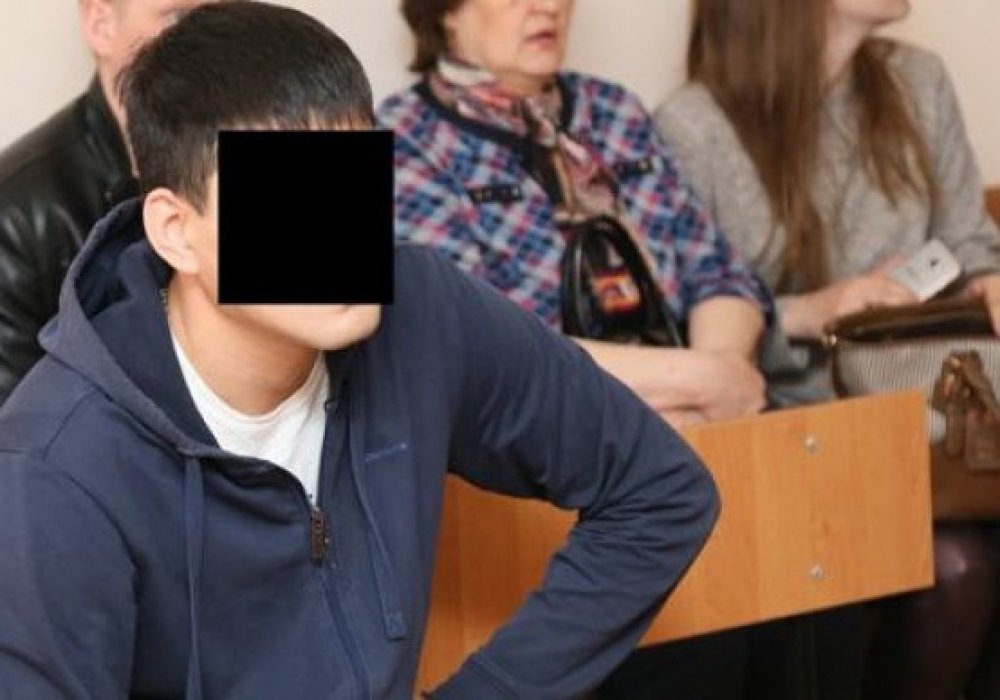 Жолаушы қызды бетіне жасыл дәрі жағуға мәжбүрлеген такси жүргізушісі өз әрекетін түсіндірді