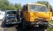 Алматыда екі жүк көлігі соғысты: Бір адам зардап шекті