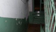 Атырауда 7 жасар қызды подъезде зорлаған адамды полицейлер ізін суытпай ұстады