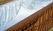 Испанияда "Реал" мен "Барселонаның" логотипі бар табыттар шығарыла бастады