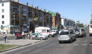 ШҚО-да тағы бір әйел жүргізуші кафе маңында жол апатына ұшырады