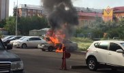 Астанада тұрғын үй кешенінің тұрағында автомобиль өртеніп кетті